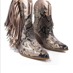 NEW Cape Robbin Rose Gold & snake boots size 6.5